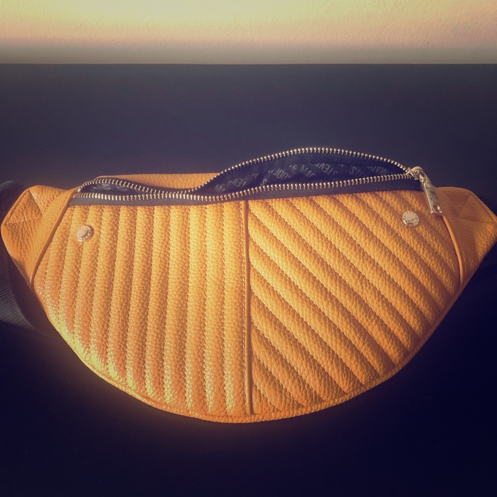 Steve Madden pouch